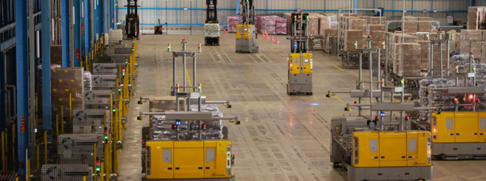 Imagem de robôs autoguiados com sensores (LGVs) - Fábrica Ypê Amparo